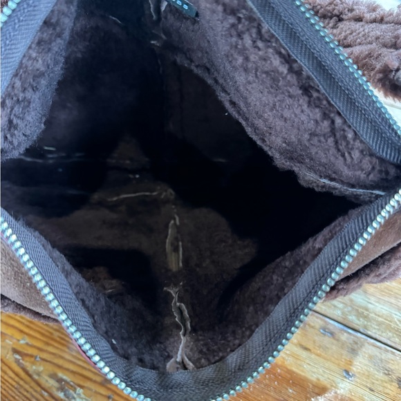 Marc by Marc Jacobs shearling bag. - Picture 7 of 13